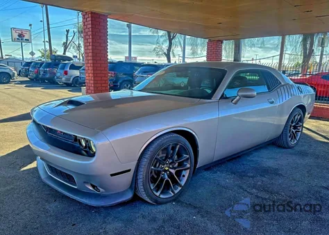 2022 Dodge Challenger R/T z USA, uszkodzony, nr VIN 2C3CDZBT6NH207173